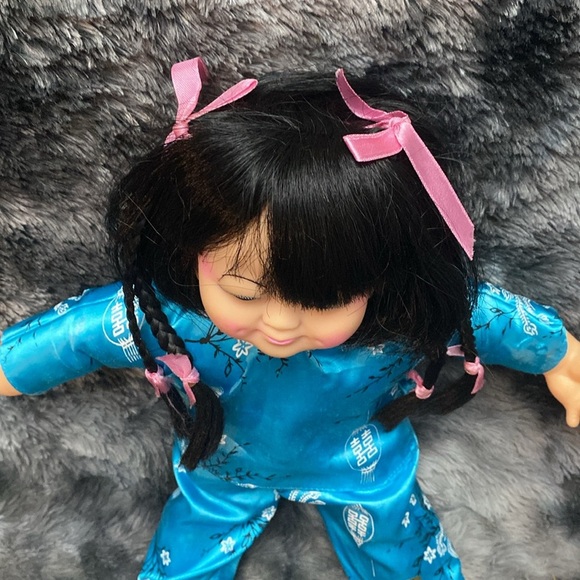 Vintage 1986 Asian Doll All Original
Very Rare Goodwell Blue Outfit
Cloth Body - Picture 7 of 16